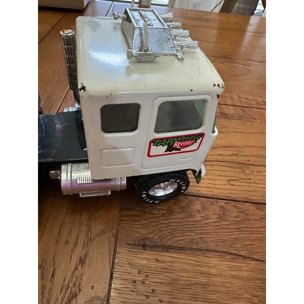 vtg keebler metal 18 wheeler‎ toy